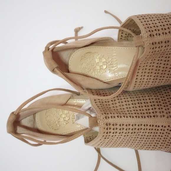 Vince Camuto soft leather Ankle Straps Heels. Tan. Triangle cut out design. Sz 7 - Picture 6 of 11